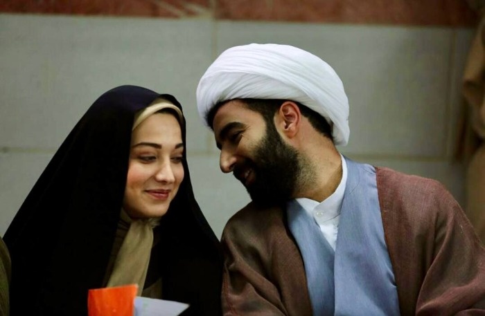 روشنک گرامی در هِیَ، هُوَ