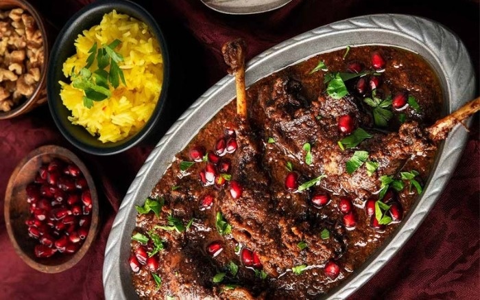 تزیین خورشت فسنجان با مرغ