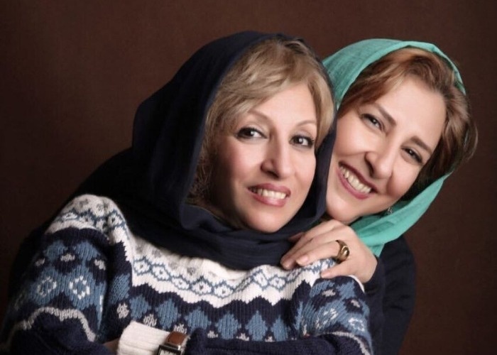 مرجانه گلچین و خواهرش