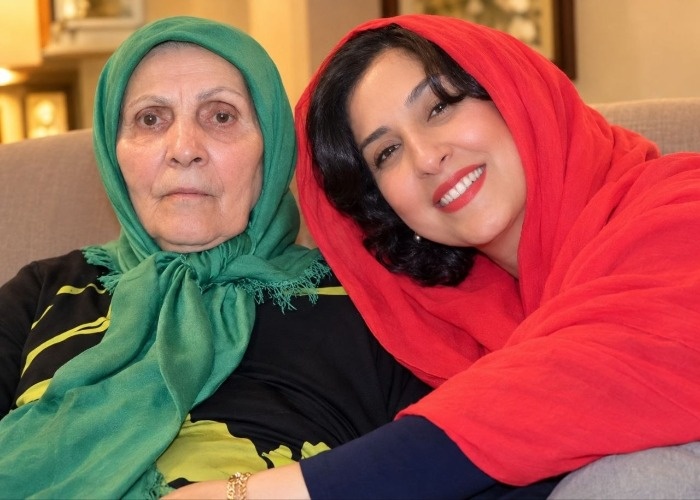 مرجانه گلچین و مادرش