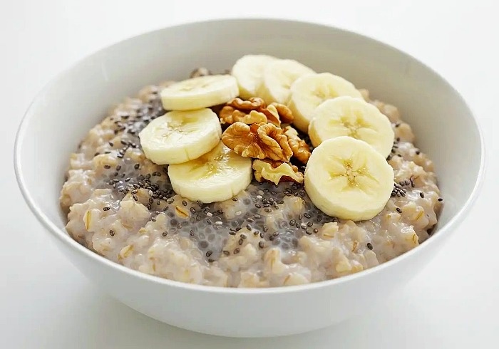 اوتمیل رژیمی با موز و دانه چیا