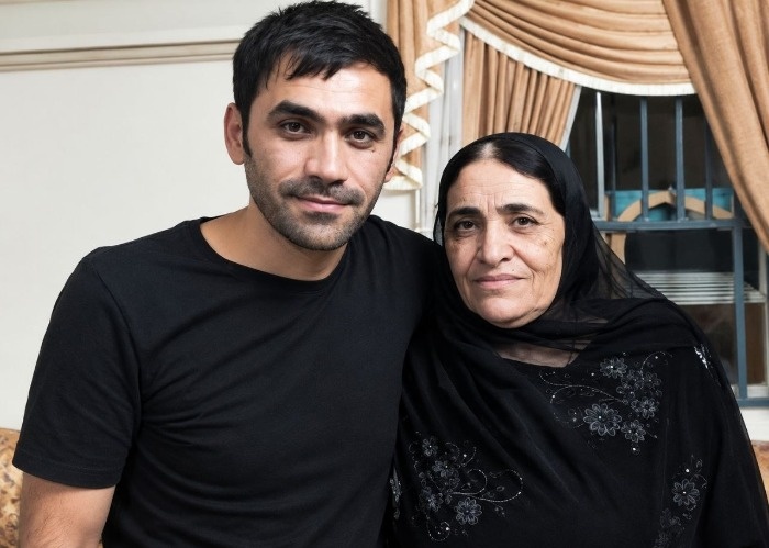 هادی محقق و مادرش