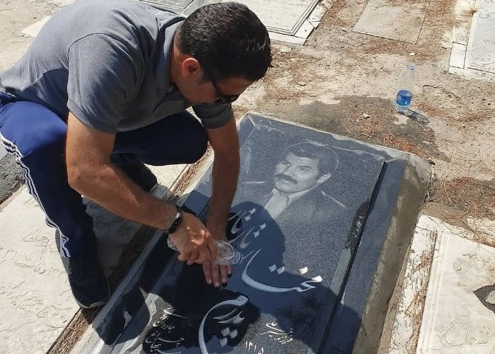 عکس سنگ قبر پدر مهدی تارتار