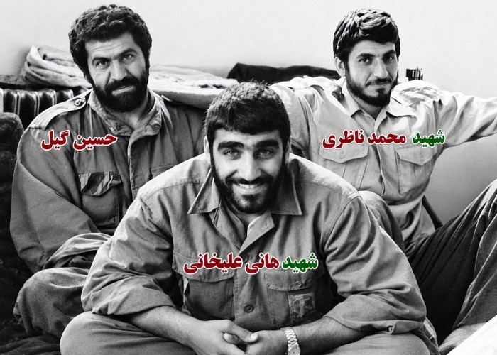 حسین گیل در کنار همرزمان شهیدش