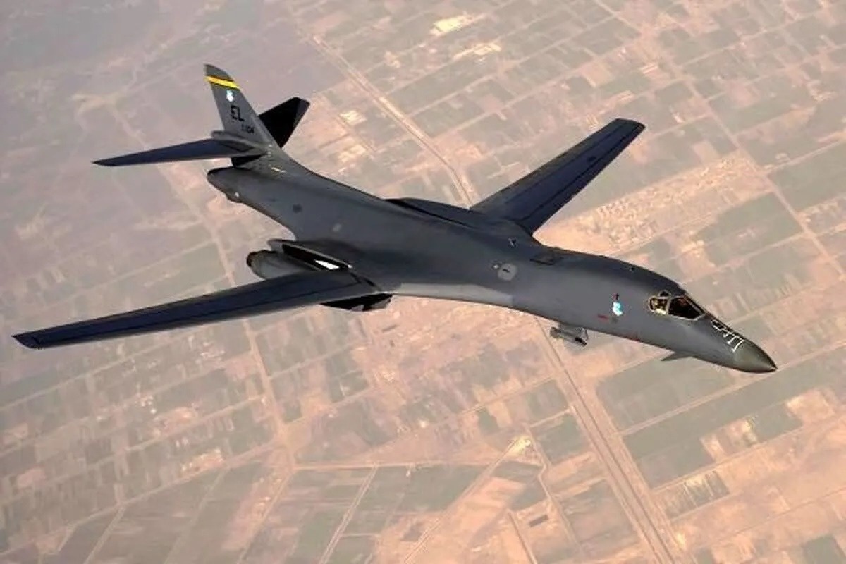 بمب افکن b1