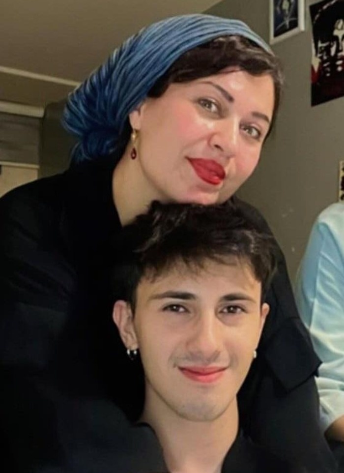 گیتی قاسمی و پسرش