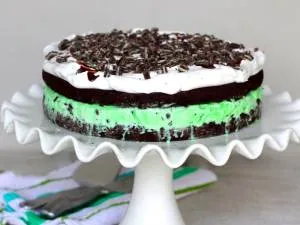 کیک بستنی شکلاتی و نعنایی