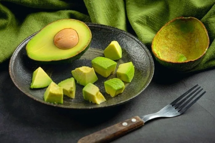 آووکادو سرشار از فیبر تمام خواص جادویی و فواید آووکادو برای سلامت بدن و زیبایی