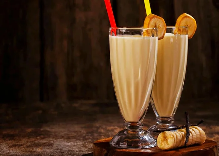 نوشیدنی دلچسب پیناکولادای موز پیناکولادای موز