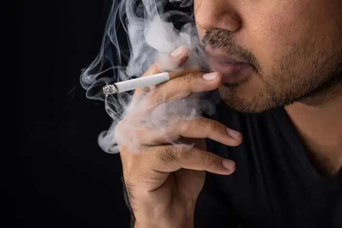 مصرف سیگار و بوی بد دهان