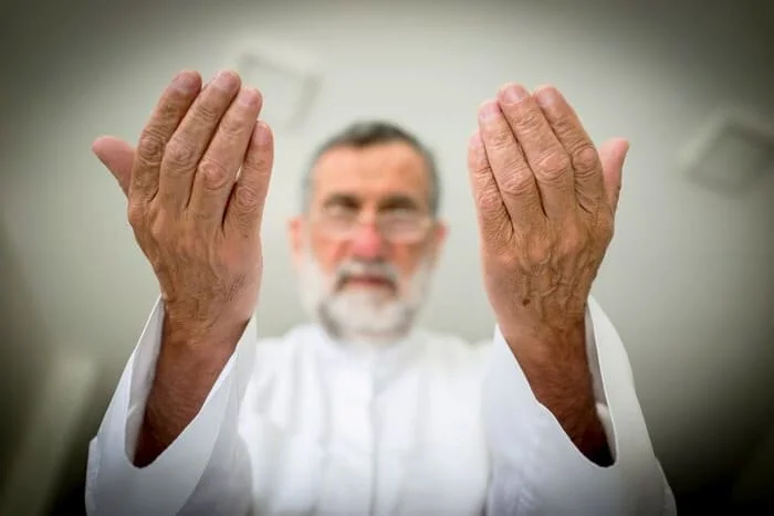 اعمال مخصوص روز دهم ماه رمضان | دعای روز دهم، متن و ترجمه + دانلود صوت جزء ۱۰ قرآن کریم