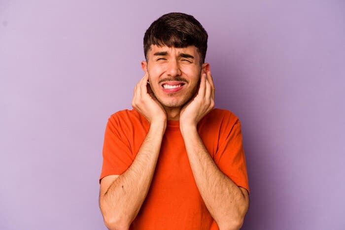 علت گرفتگی گوش