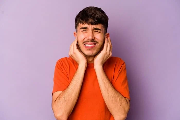 علت گرفتگی گوش