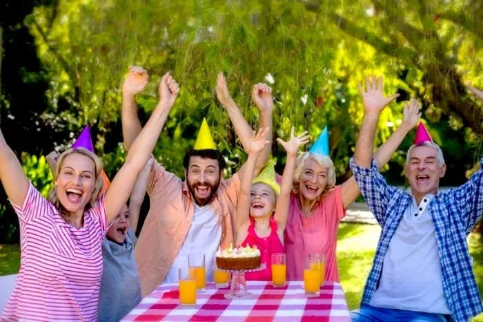 فوت کردن شمع تولد