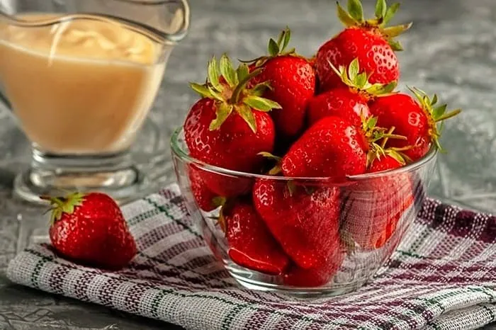 فواید توت فرنگی