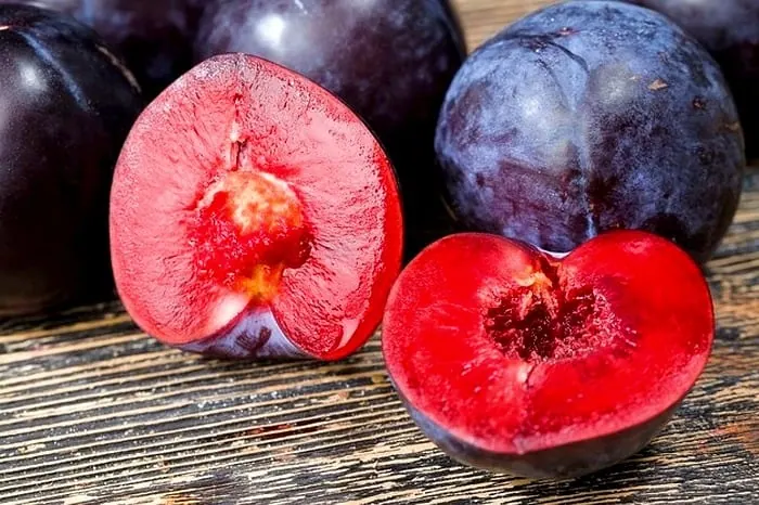 تناسب اندام و زیبایی پوست صورت با آلو خشک