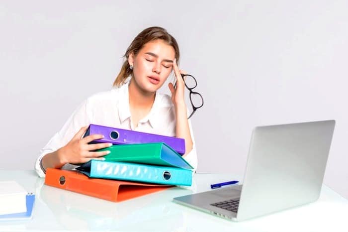 سردرد از عوارض اختلال اضطراب استرس و سردرد