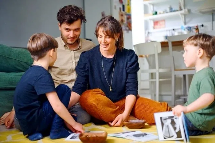 کنترل خشم کودک با نقاشی کشیدن نقاشی کشیدن با کودک