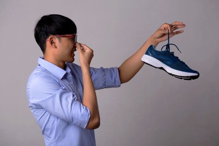 5 روش خانگی برای رفع بوی کفش