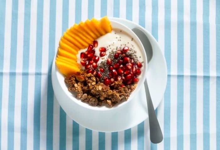 ماسک طبیعی خانگی برای صورت ماسک گردو و ماست