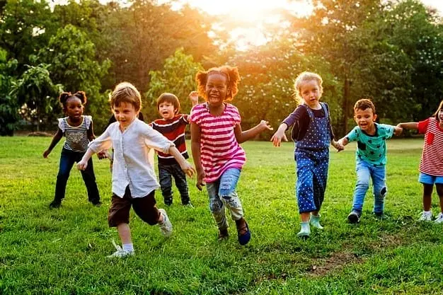 بازی کردن کودک