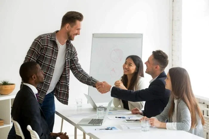 روانشناسی رفتار مدیریتی رئیس میانجیگر