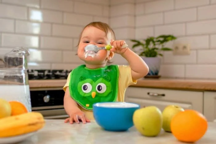 ماست برای صبحانه کودک