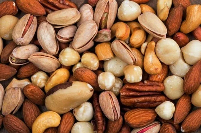 خوردن آجیل