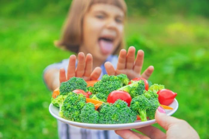 رفتار با کودک بد غذا