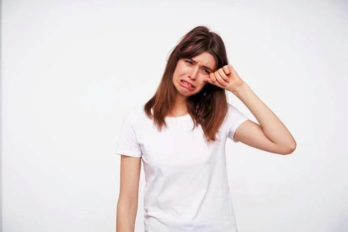 فواید گریه کردن برای چشم