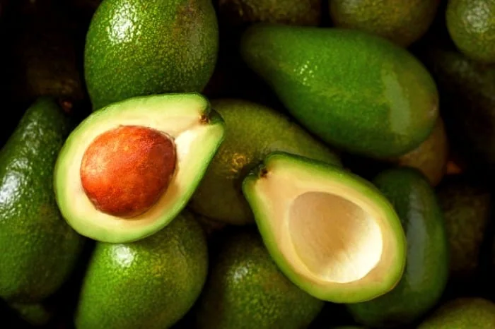 ماسک گوجه فرنگی و آووکادو
