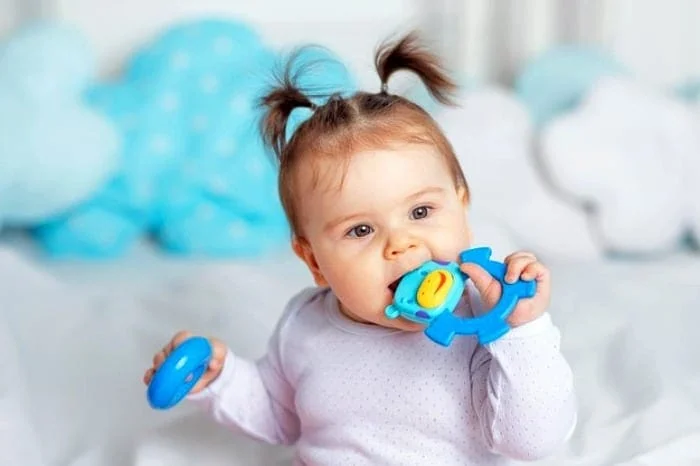 به دهان بردن اشیا