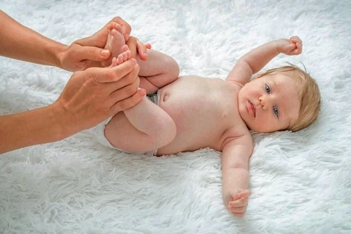 دلیل گریه نوزاد هنگام تعویض پوشک