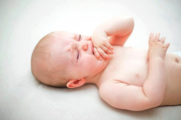 علت گریه نوزاد هنگام تعویض پوشک