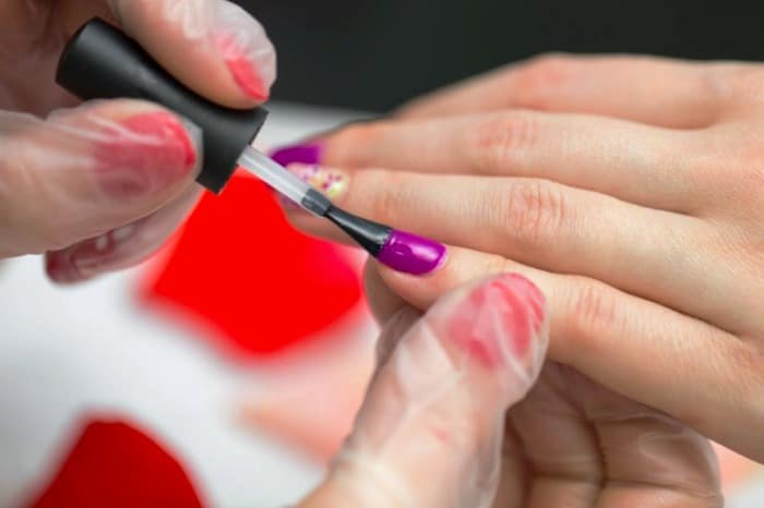 شخصیت شناسی ناخن بنفش لاک بنفش