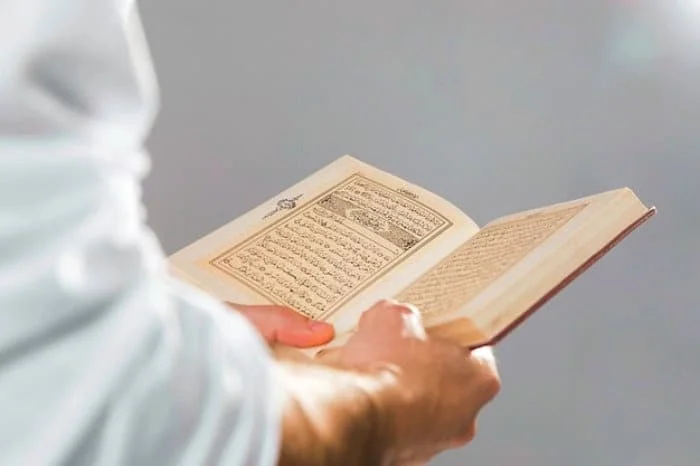 بهترین زمان برای استخاره با قرآن قرآن خواندن