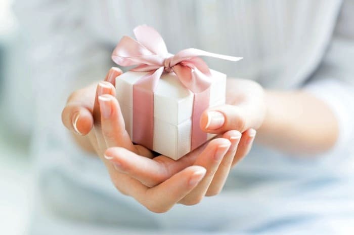 هدیه دادن به شوهر
