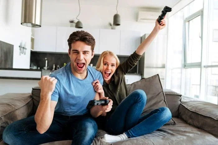 بازی کردن با دیگران