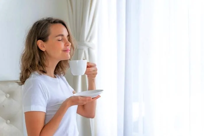 نوشیدن آب و چای