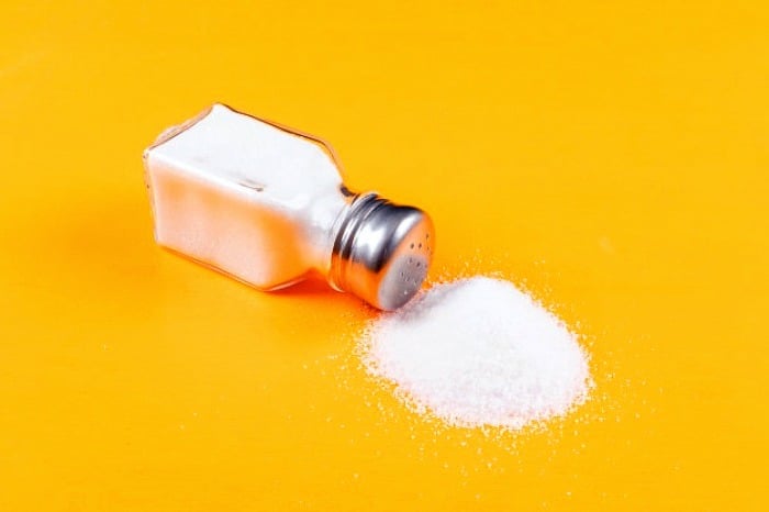 استفاده از نمک برای تمیز کاری آشپزخانه
