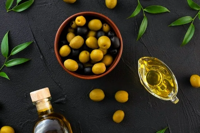 روغن زیتون برای برنزه شدن