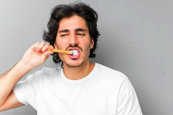 خطرات مسواک نزدن