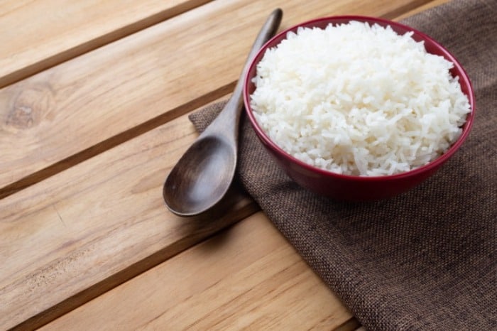 خوردن برنج نپخته