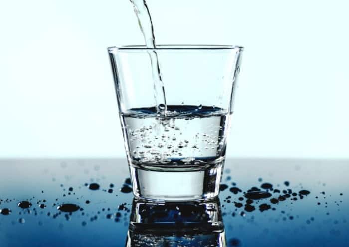 فواید درمانی قابل توجه نوشیدن آب گرم
