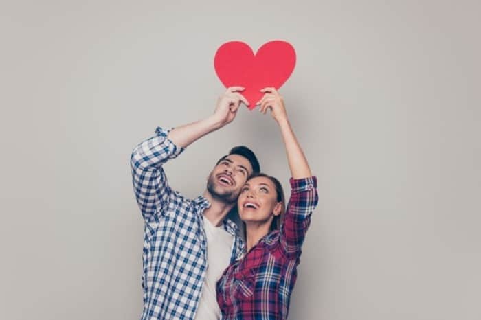 علائم فیزیکی عاشق شدن چیست؟ علائم فیزیکی عاشق شدن