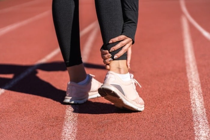 پیشگیری از گرفتگی عضلات با نوشیدن آب گرفتگی عضلات