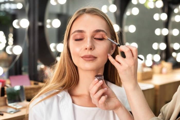 آرایش کردن چه عوارضی برای پوست صورت دارد؟ آرایش کردن