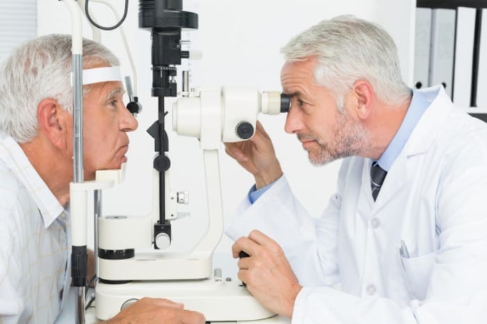 متخصص چشم پزشکی