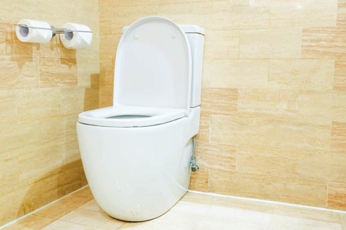 تمیز کردن توالت فرنگی با روش های سالم و بی خطر 