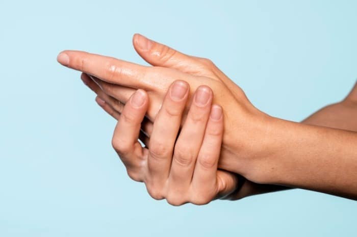 مهم ترین عوامل و علل زرد شدن ناخن های دست و پا